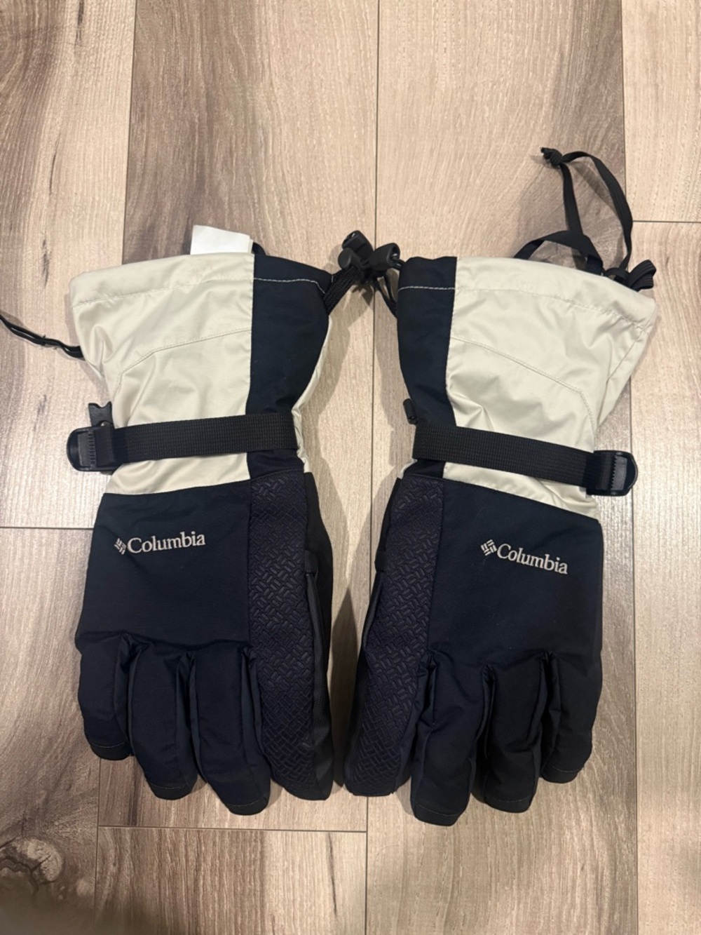 Columbia Black and Cream Winter Ski Gloves